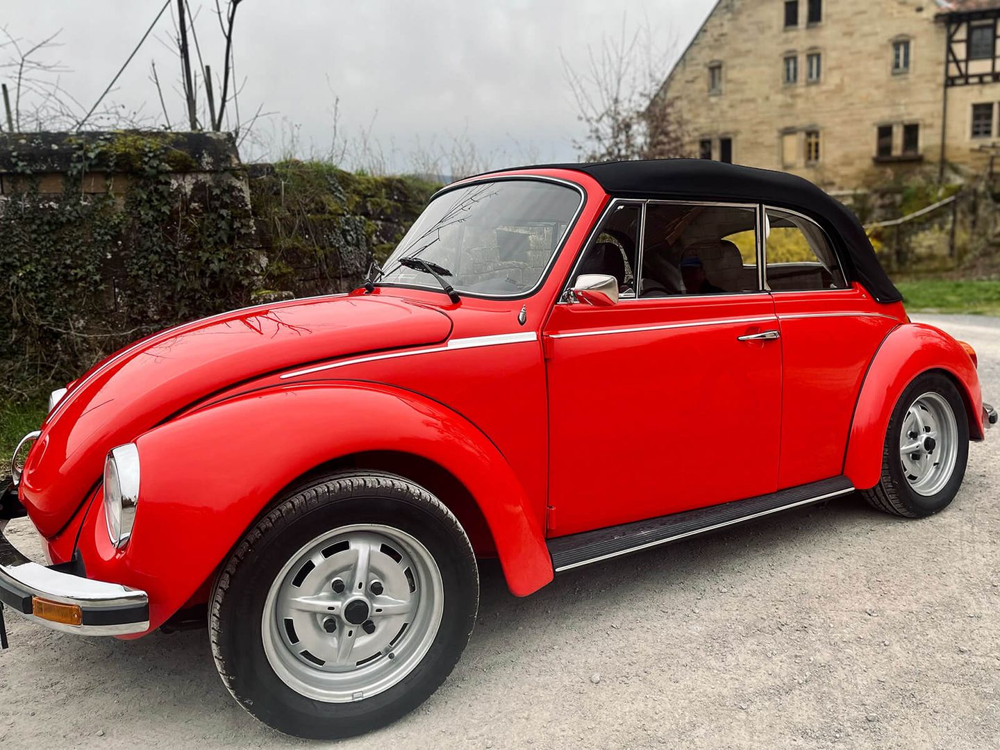 VW Käfer Cabrio 1303 Ibizarot
